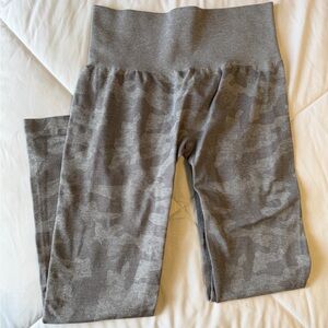 NVGTN High-Waist Gray Camo Leggings